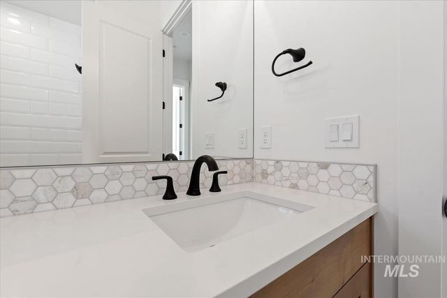 7343 Powell Pl, Eagle, ID 83629