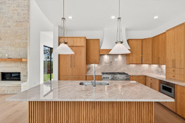 400 Emerald WAY, Horseshoe Bay, TX 78657
