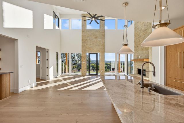 400 Emerald WAY, Horseshoe Bay, TX 78657
