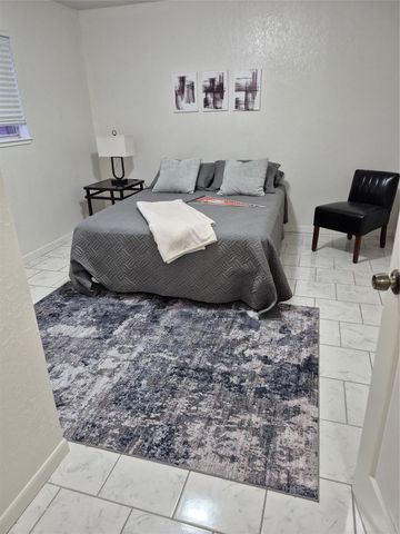 2429 16th Avenue N, Texas City, TX 77590