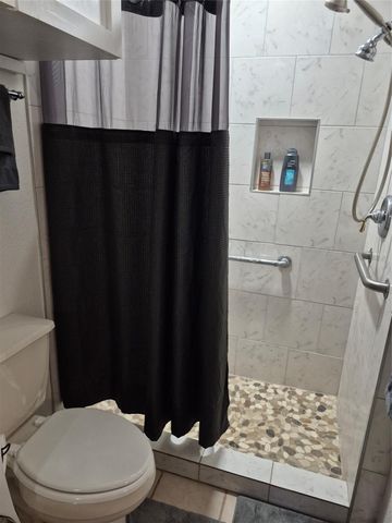 2429 16th Avenue N, Texas City, TX 77590