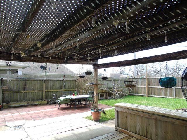 2429 16th Avenue N, Texas City, TX 77590