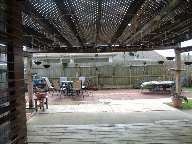 2429 16th Avenue N, Texas City, TX 77590