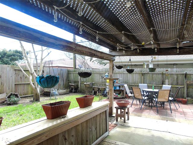 2429 16th Avenue N, Texas City, TX 77590