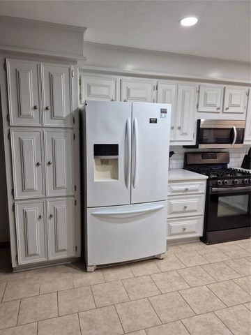 2429 16th Avenue N, Texas City, TX 77590