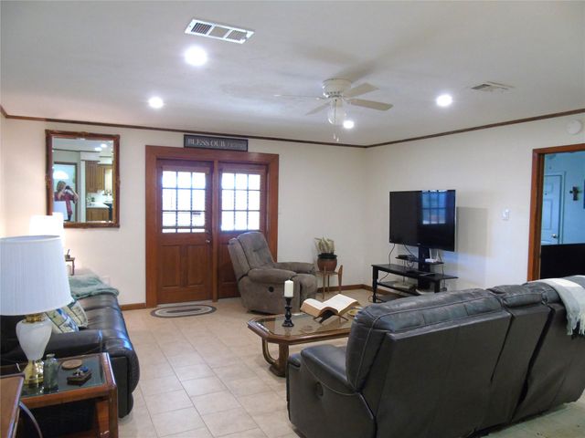 2429 16th Avenue N, Texas City, TX 77590