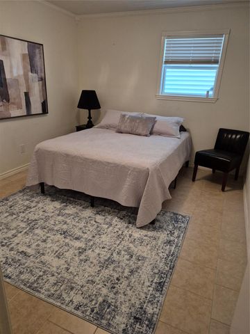 2429 16th Avenue N, Texas City, TX 77590