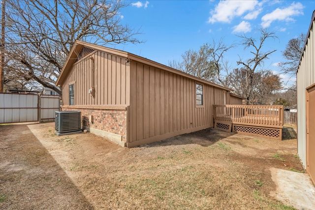 308 Alameda Road, Azle, TX 76020