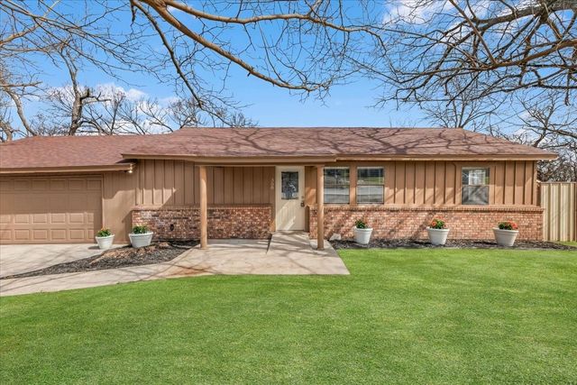 308 Alameda Road, Azle, TX 76020