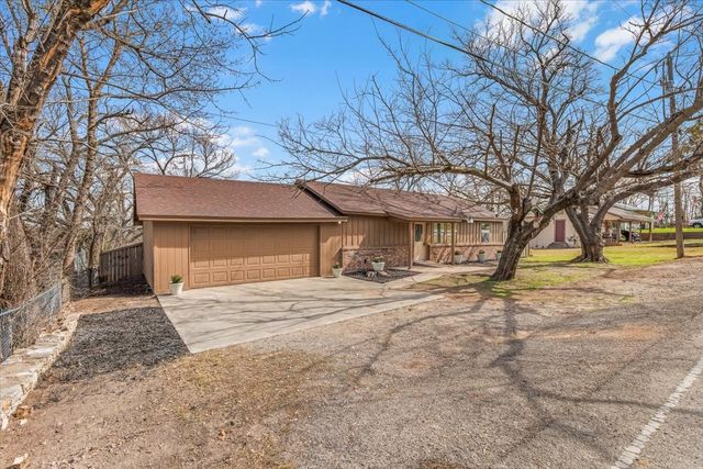 308 Alameda Road, Azle, TX 76020