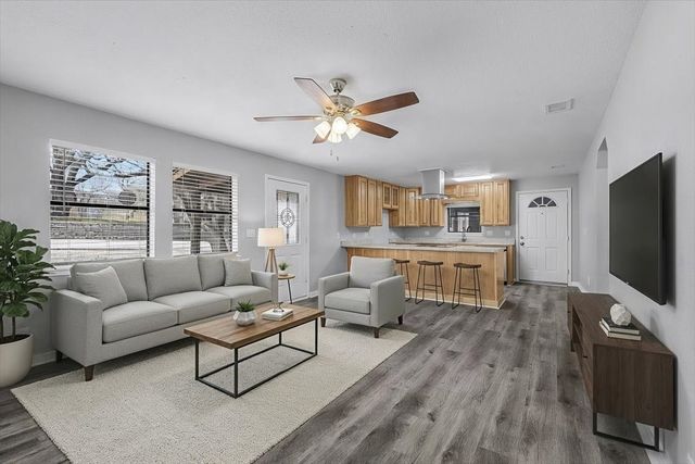 308 Alameda Road, Azle, TX 76020