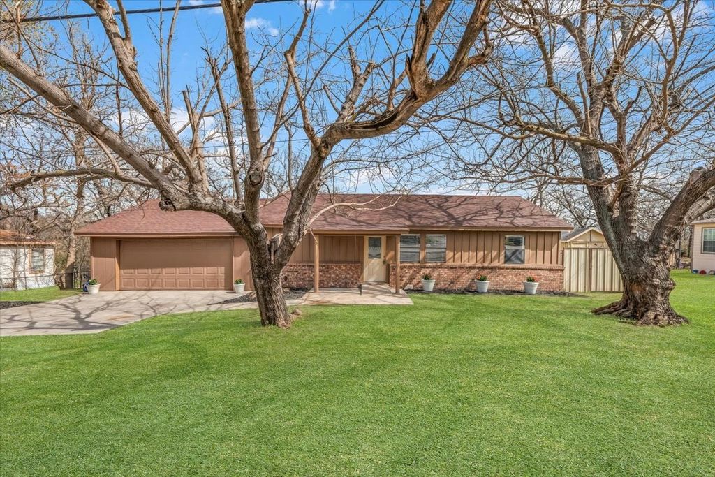 308 Alameda Road, Azle, TX 76020