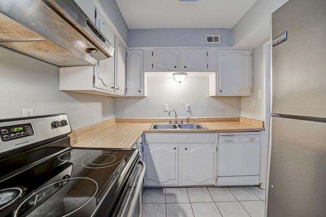 7900 Westheimer Road 202, Houston, TX 77063