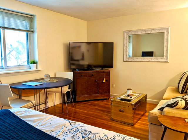 39 Englewood Ave. 14, Boston, MA 02135