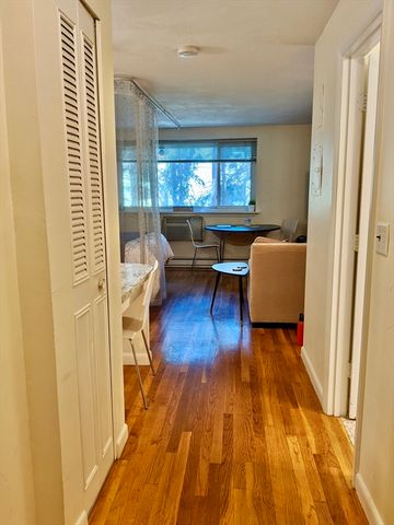 39 Englewood Ave. 14, Boston, MA 02135