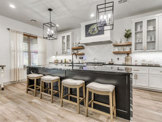 53 N Oaks Road, Harrah, OK 73045