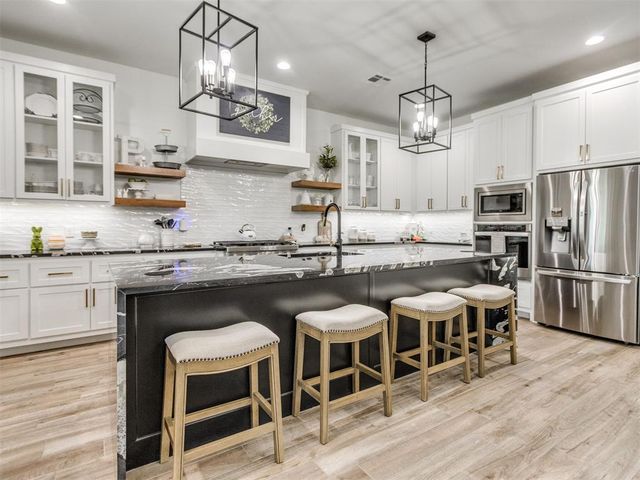 53 N Oaks Road, Harrah, OK 73045