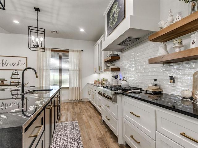 53 N Oaks Road, Harrah, OK 73045