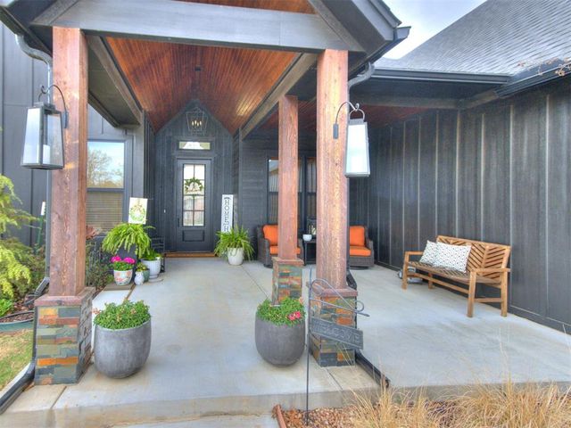 53 N Oaks Road, Harrah, OK 73045