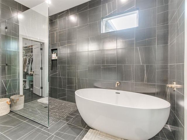 53 N Oaks Road, Harrah, OK 73045