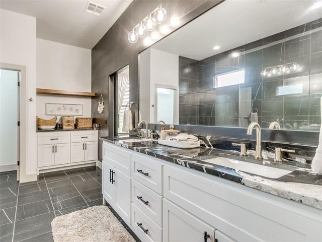 53 N Oaks Road, Harrah, OK 73045