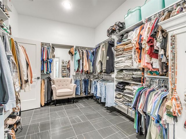 53 N Oaks Road, Harrah, OK 73045