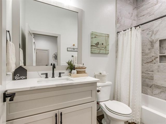53 N Oaks Road, Harrah, OK 73045