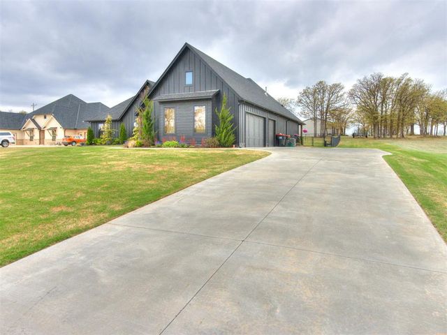 53 N Oaks Road, Harrah, OK 73045