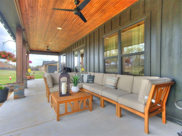 53 N Oaks Road, Harrah, OK 73045