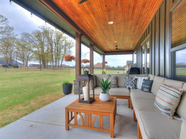 53 N Oaks Road, Harrah, OK 73045