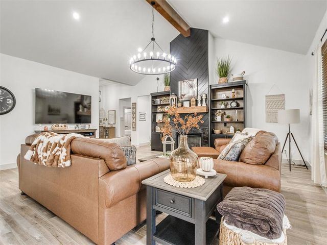 53 N Oaks Road, Harrah, OK 73045