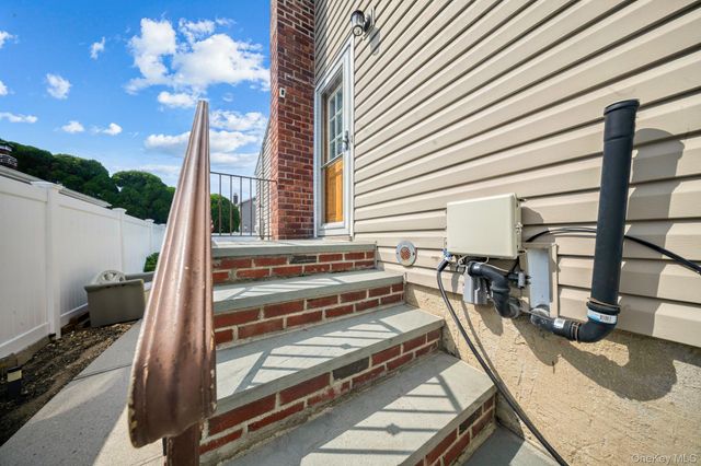 40 Elm Avenue, Farmingdale, NY 11735