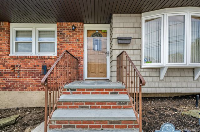 40 Elm Avenue, Farmingdale, NY 11735