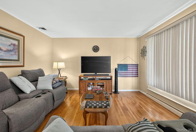 40 Elm Avenue, Farmingdale, NY 11735