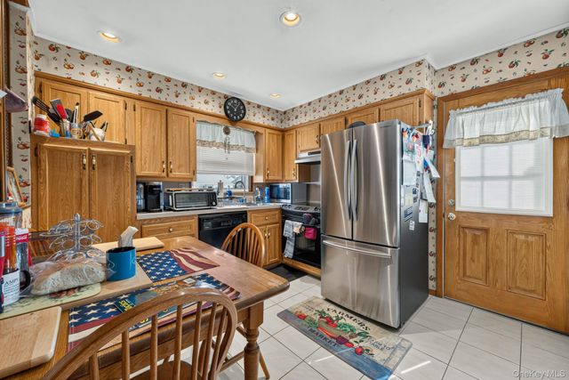40 Elm Avenue, Farmingdale, NY 11735