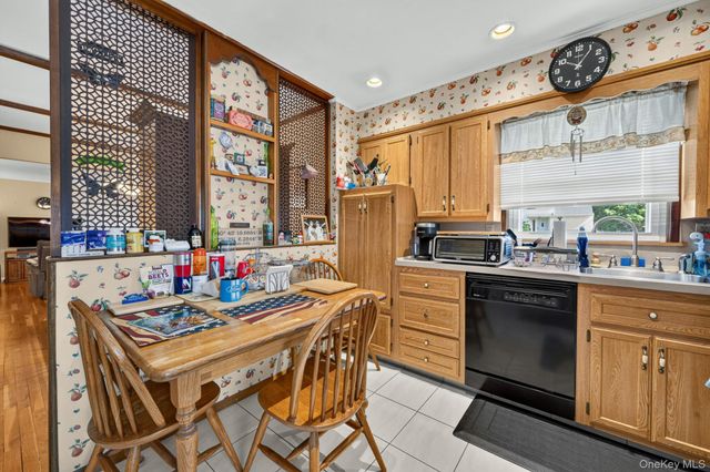 40 Elm Avenue, Farmingdale, NY 11735