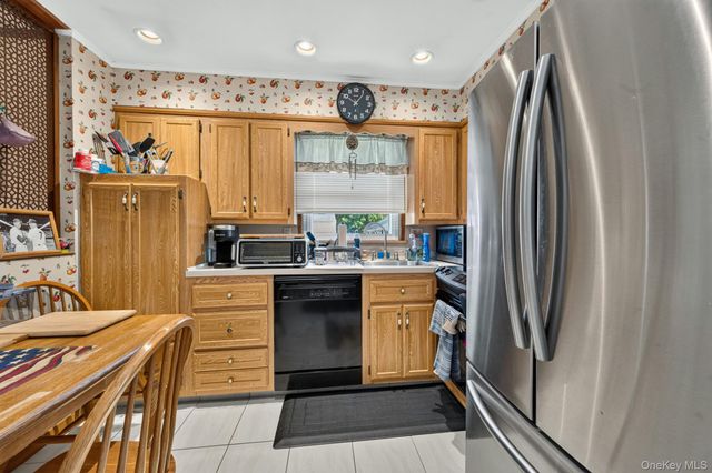 40 Elm Avenue, Farmingdale, NY 11735