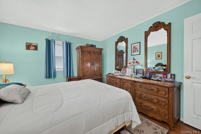 40 Elm Avenue, Farmingdale, NY 11735