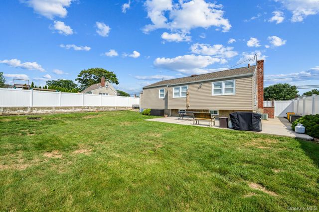 40 Elm Avenue, Farmingdale, NY 11735