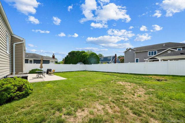 40 Elm Avenue, Farmingdale, NY 11735
