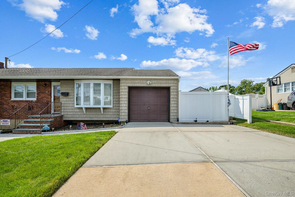 40 Elm Avenue, Farmingdale, NY 11735 — photo 4