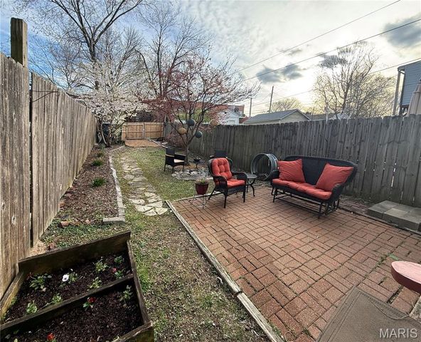 2332 Hickory Street, St Louis, MO 63104