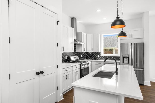 2211 18th Ave, N, Nashville, TN 37208