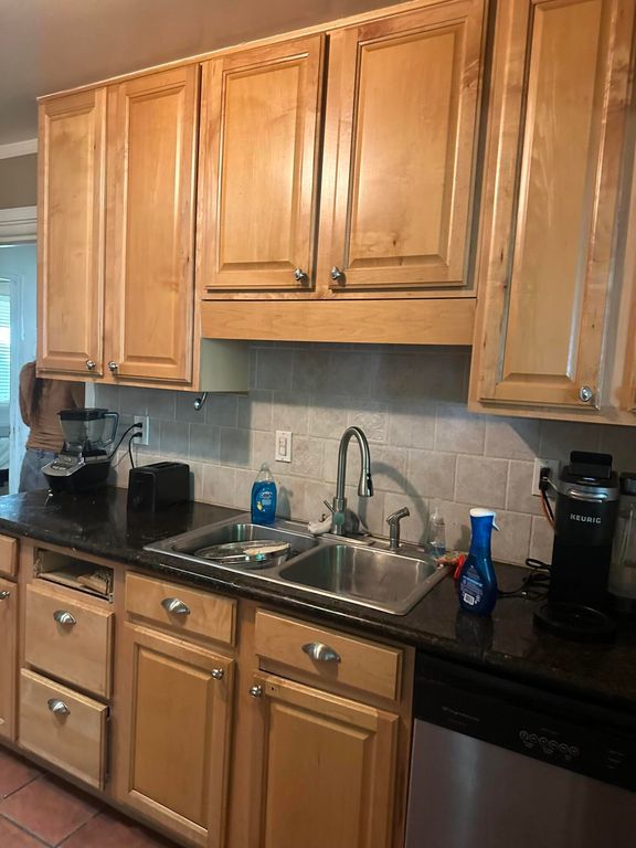 Image 2 of property listing at 328 Cardenas Drive NE, Albuquerque, NM 87108