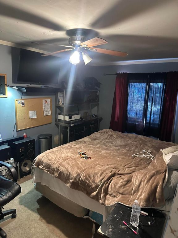 Image 4 of property listing at 328 Cardenas Drive NE, Albuquerque, NM 87108