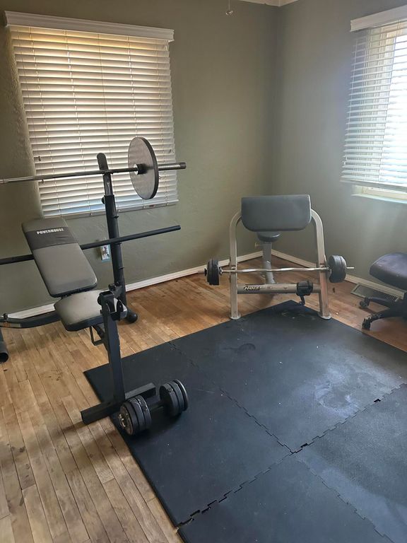 Image 6 of property listing at 328 Cardenas Drive NE, Albuquerque, NM 87108