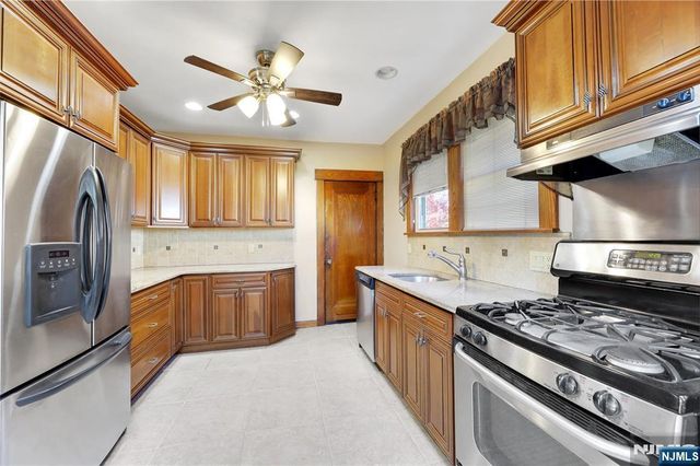 80 Garfield Place, Totowa, NJ 07512