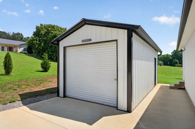 156 Hidden River Ave, Sparta, TN 38583
