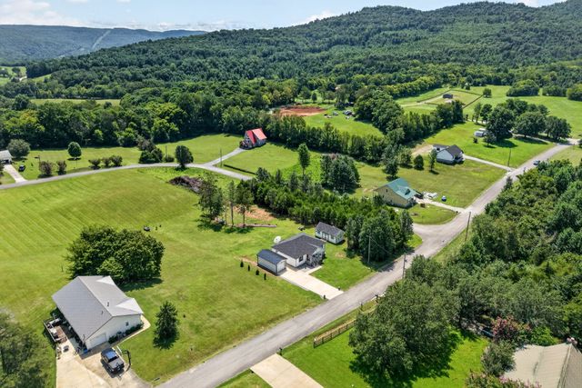 156 Hidden River Ave, Sparta, TN 38583