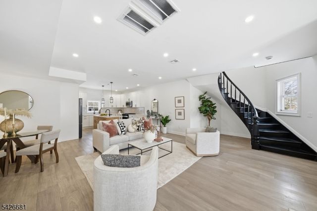28 Irving St, Montclair Twp., NJ 07042